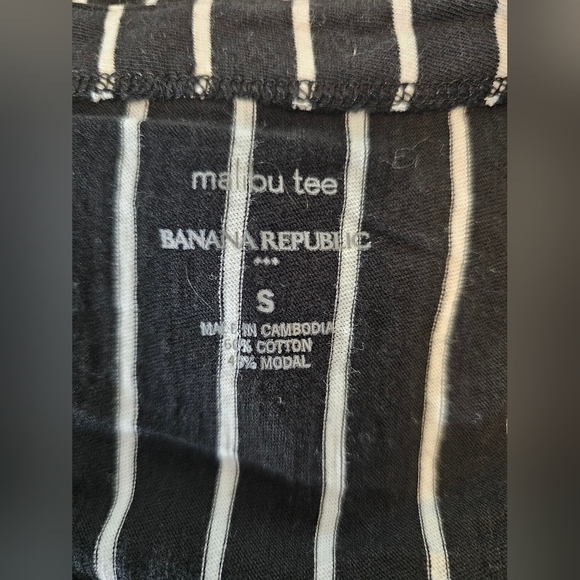 Banana Republic Black and White Striped Women's Tee - Picture 4 of 5